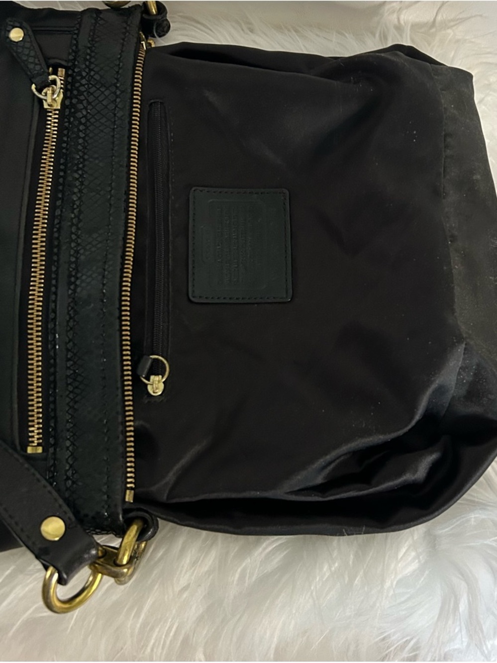 Coach Black Leather Shoulder Bag Snake skin purse Gold Hardware - Picture 9 of 15